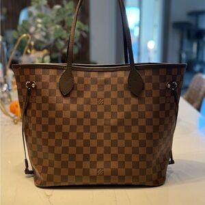 Louis Vuitton Neverfull MM w/ pouch